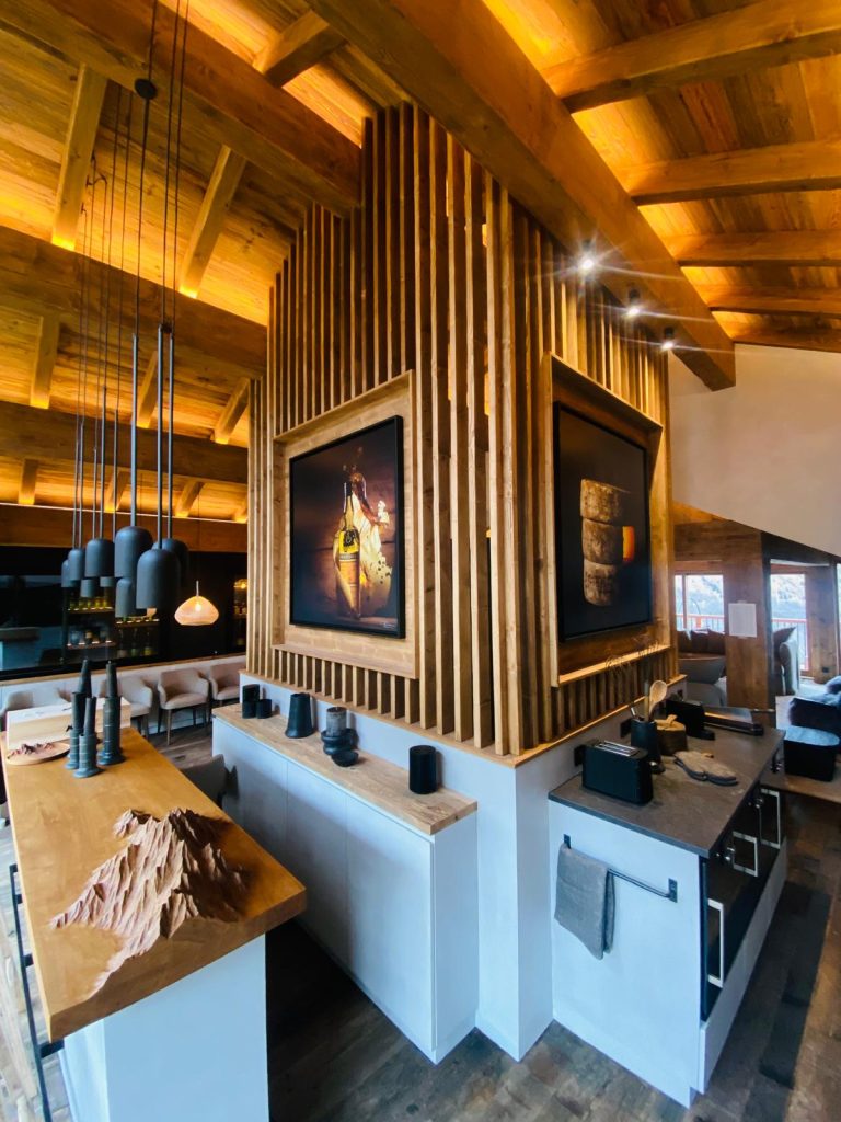 Agencement-chalet-montagne-parquet-escalier-decoration-sur-mesure